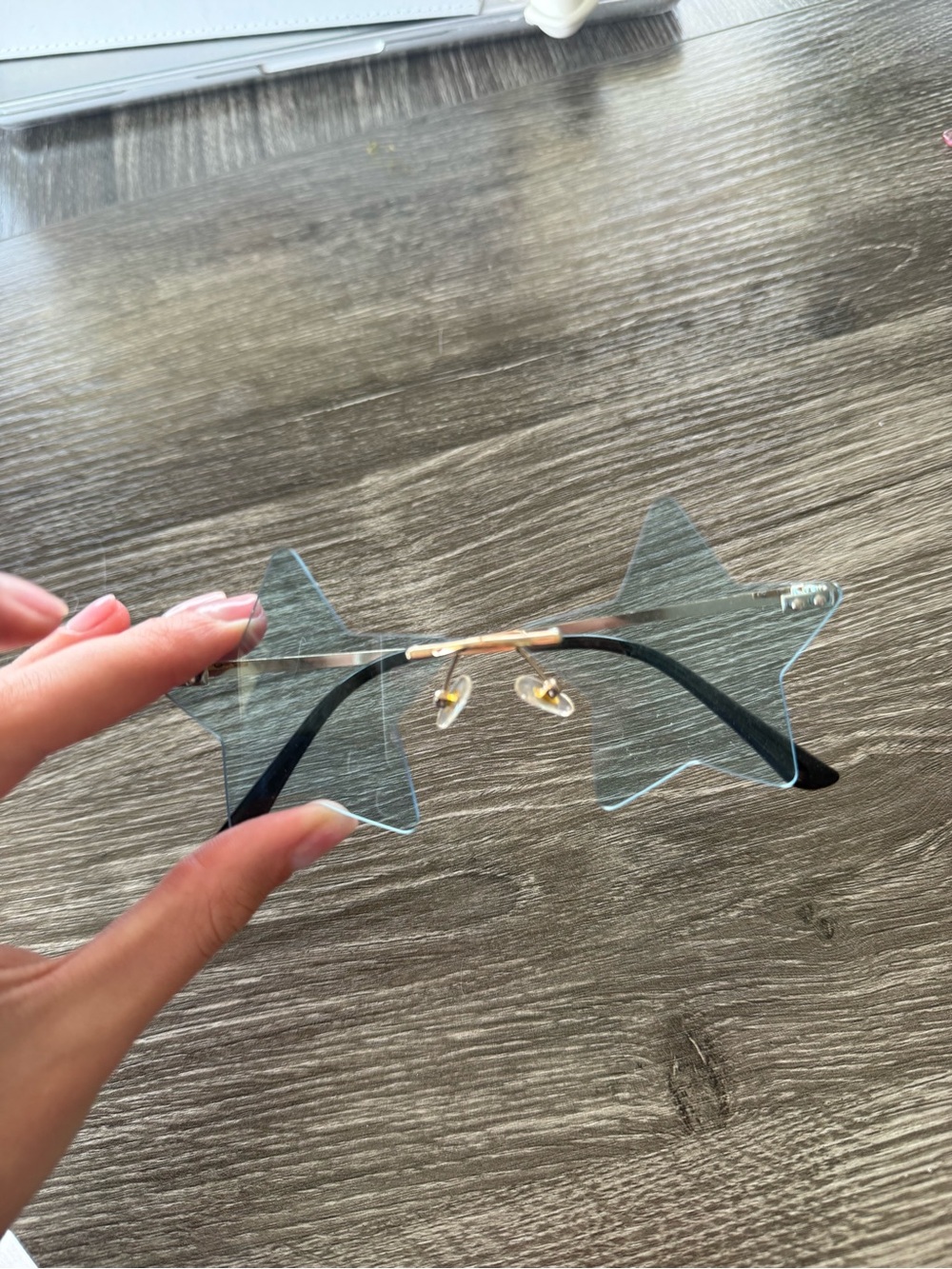 Elegant Star-Shaped Blue Sunglasses with Gold Accents - Picture 2 of 3